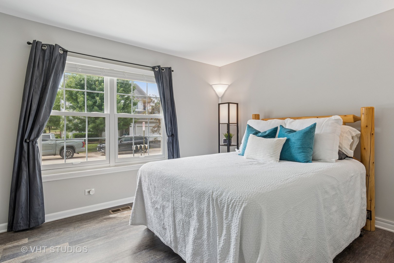 1028 Orchard Lake Drive, Aurora, IL 60506