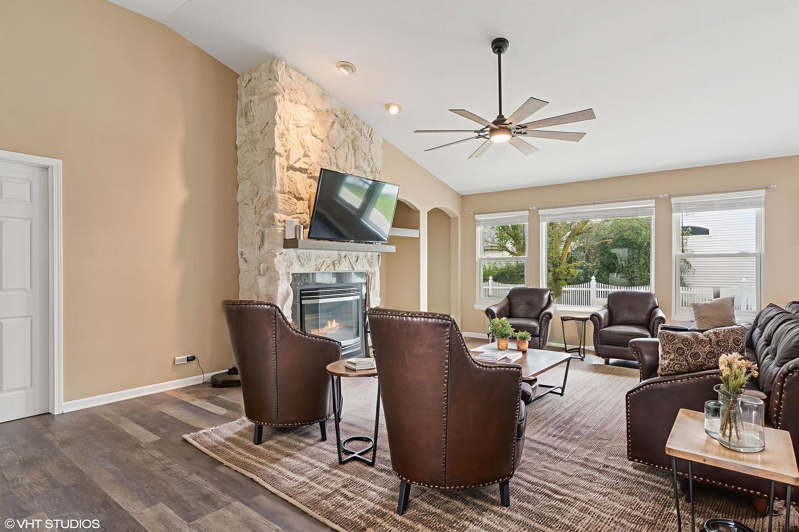 1028 Orchard Lake Drive, Aurora, IL 60506