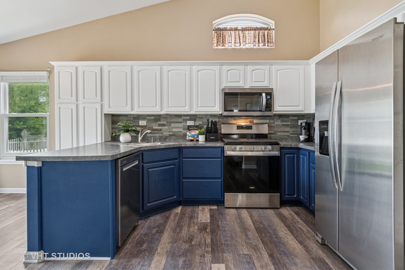 1028 Orchard Lake Drive, Aurora, IL 60506