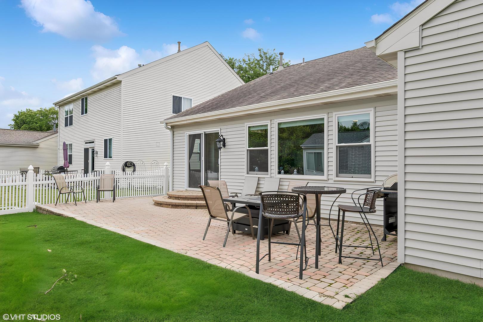 1028 Orchard Lake Drive, Aurora, IL 60506