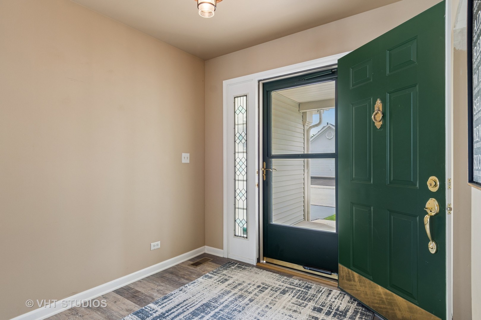 1028 Orchard Lake Drive, Aurora, IL 60506