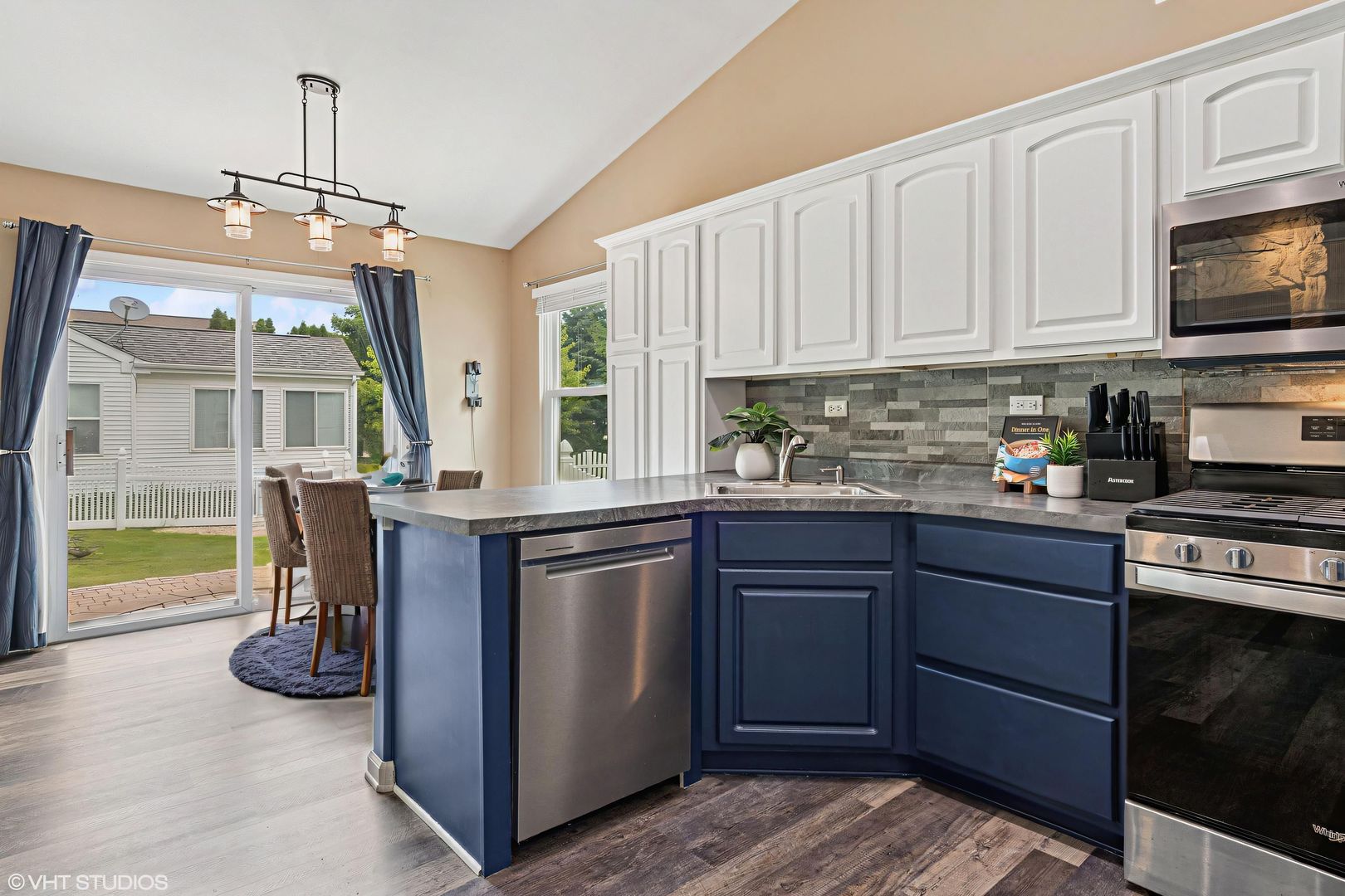 1028 Orchard Lake Drive, Aurora, IL 60506