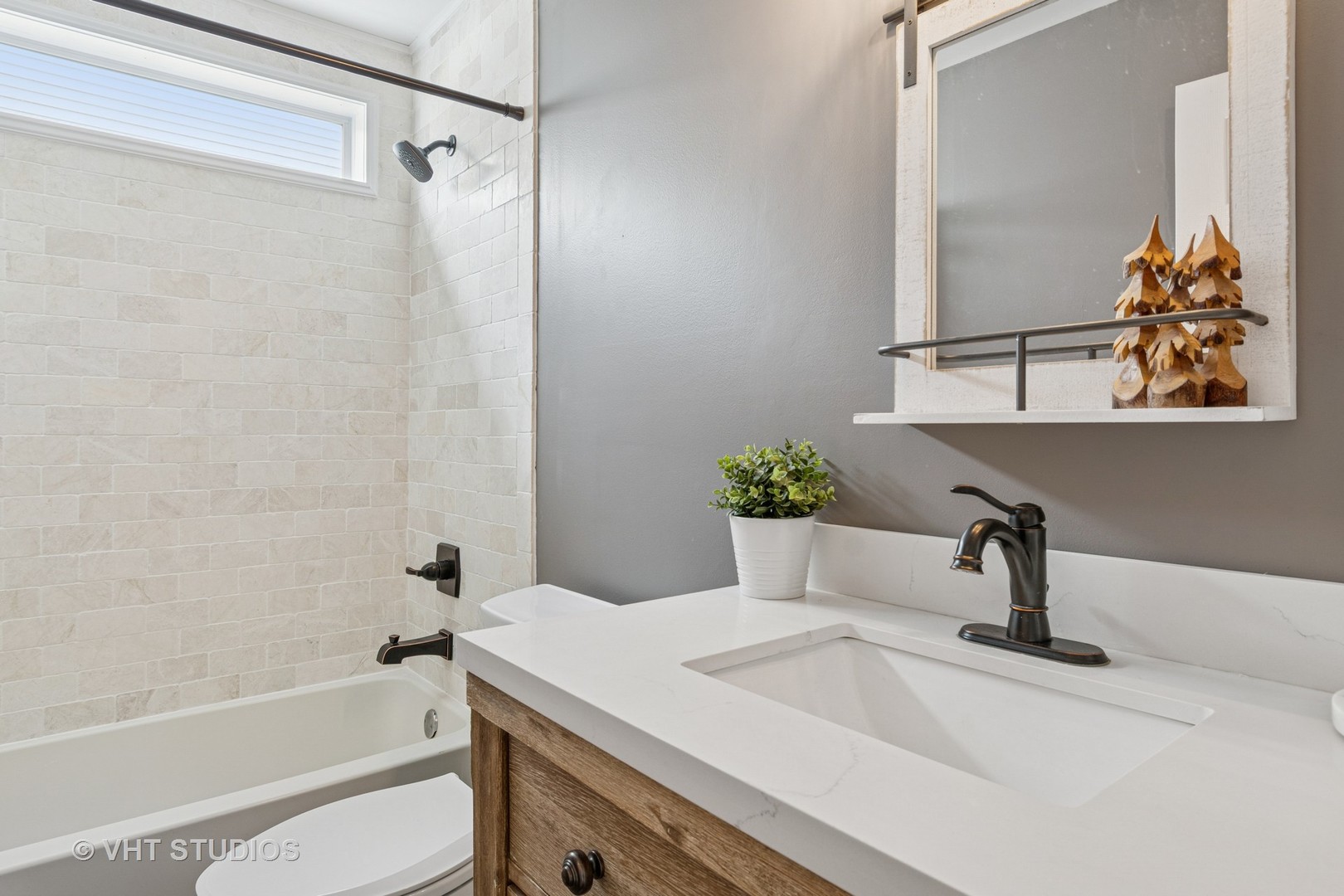 1028 Orchard Lake Drive, Aurora, IL 60506