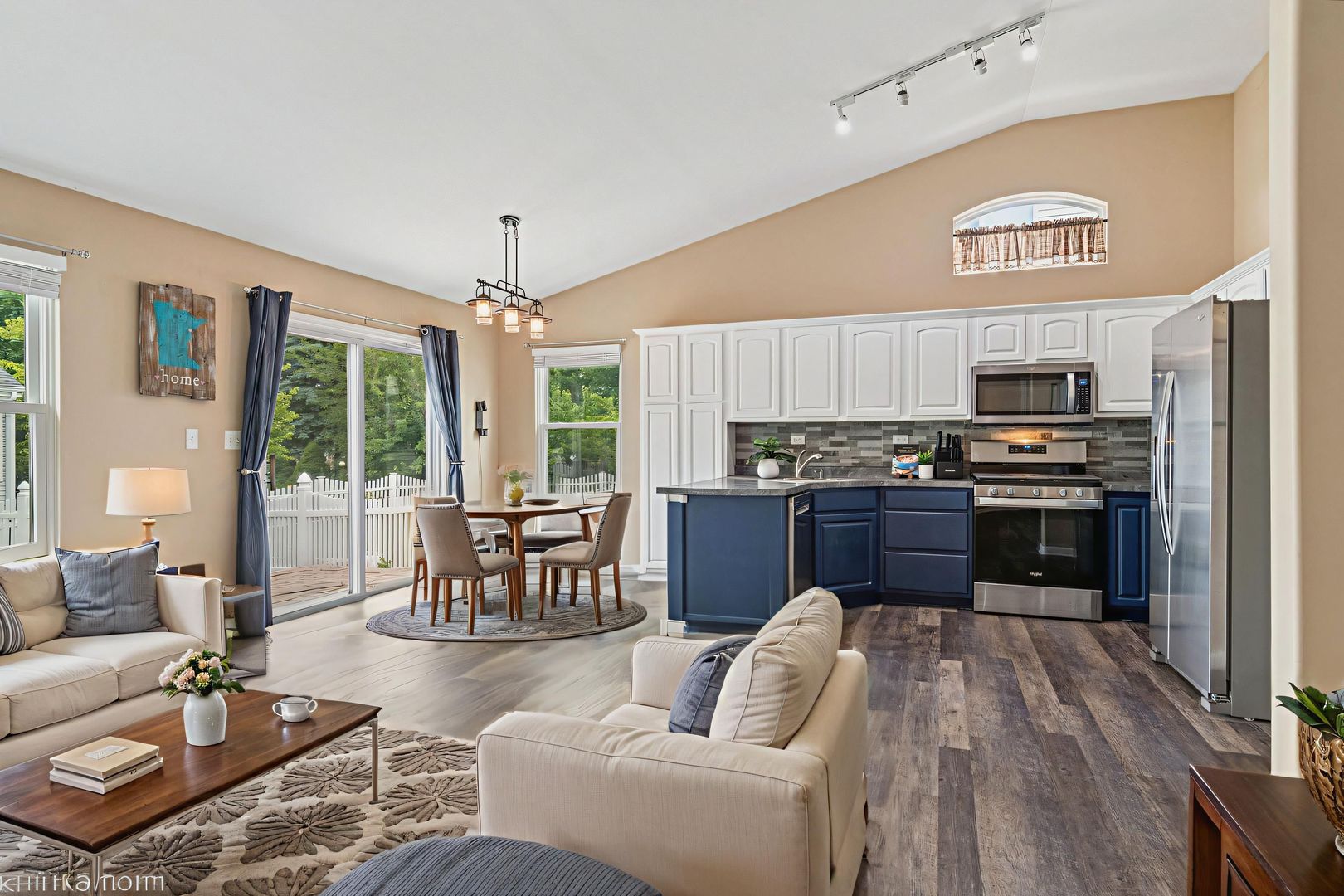 1028 Orchard Lake Drive, Aurora, IL 60506