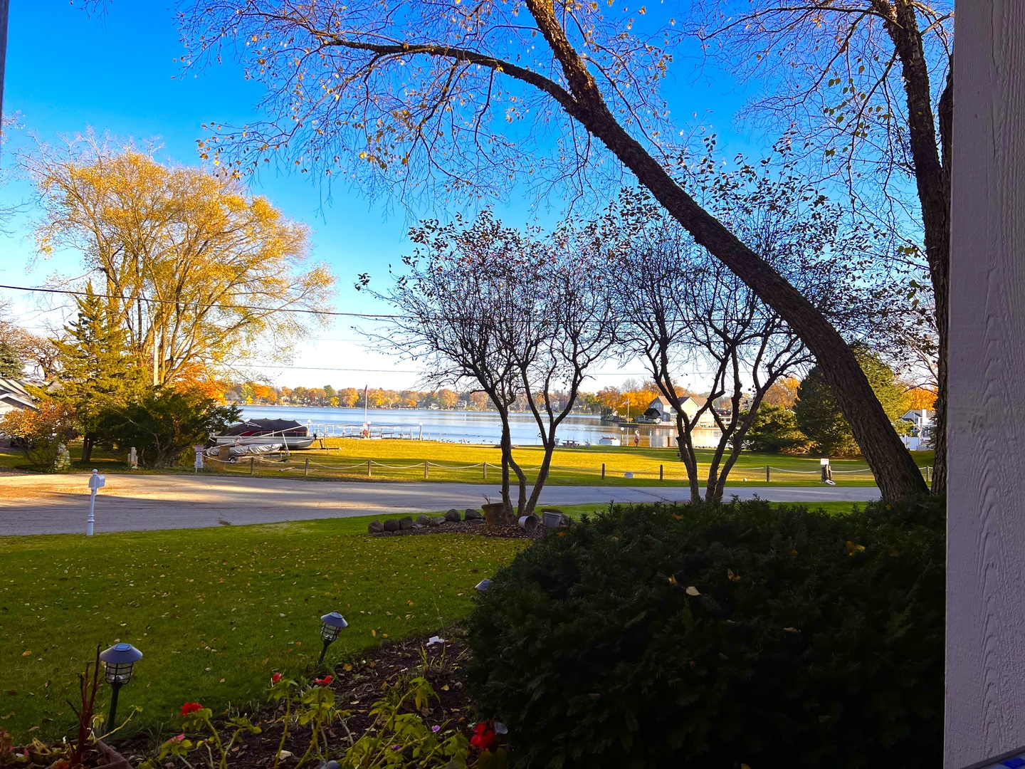 42 N Holly Avenue, Fox Lake, IL 60020