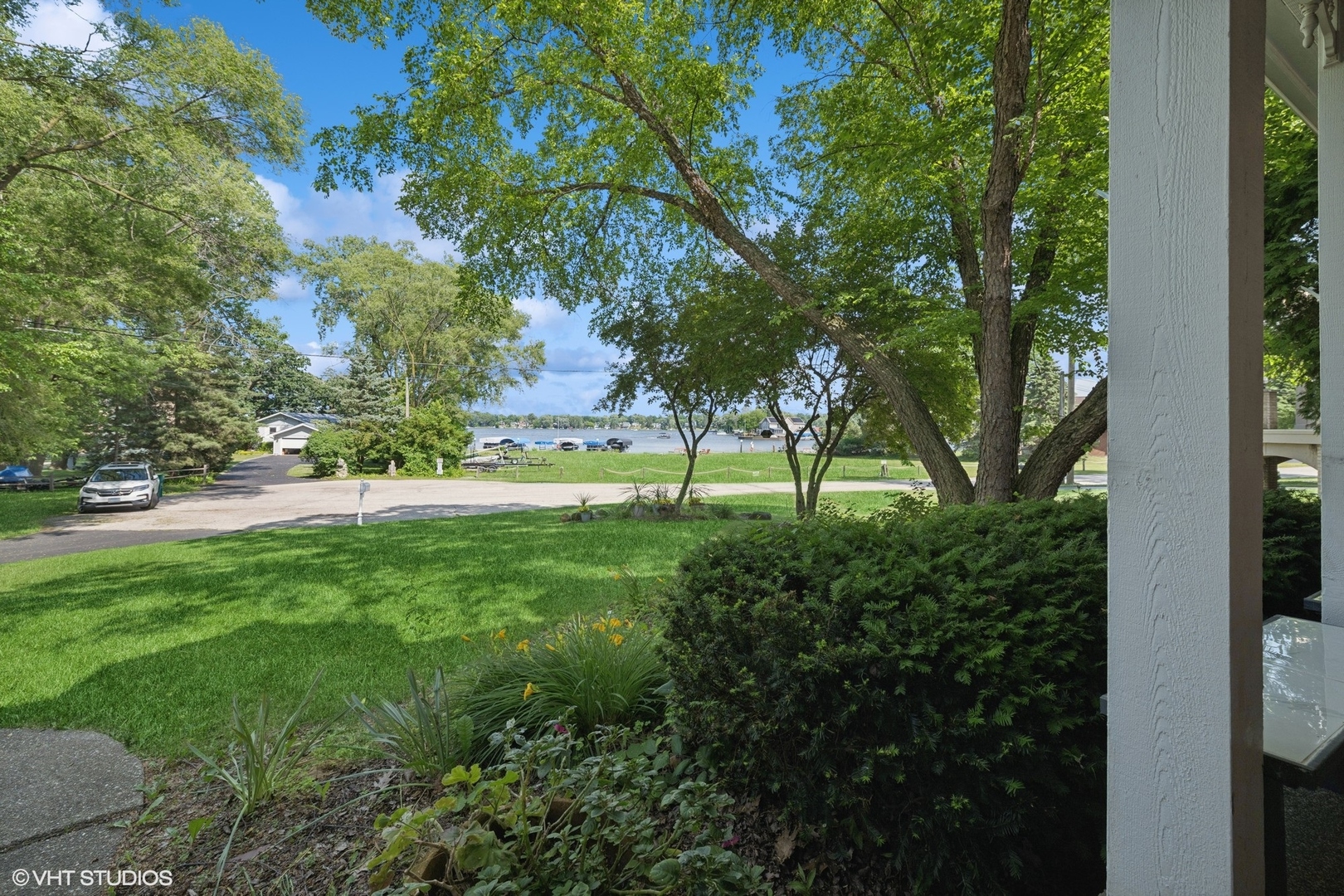 42 N Holly Avenue, Fox Lake, IL 60020
