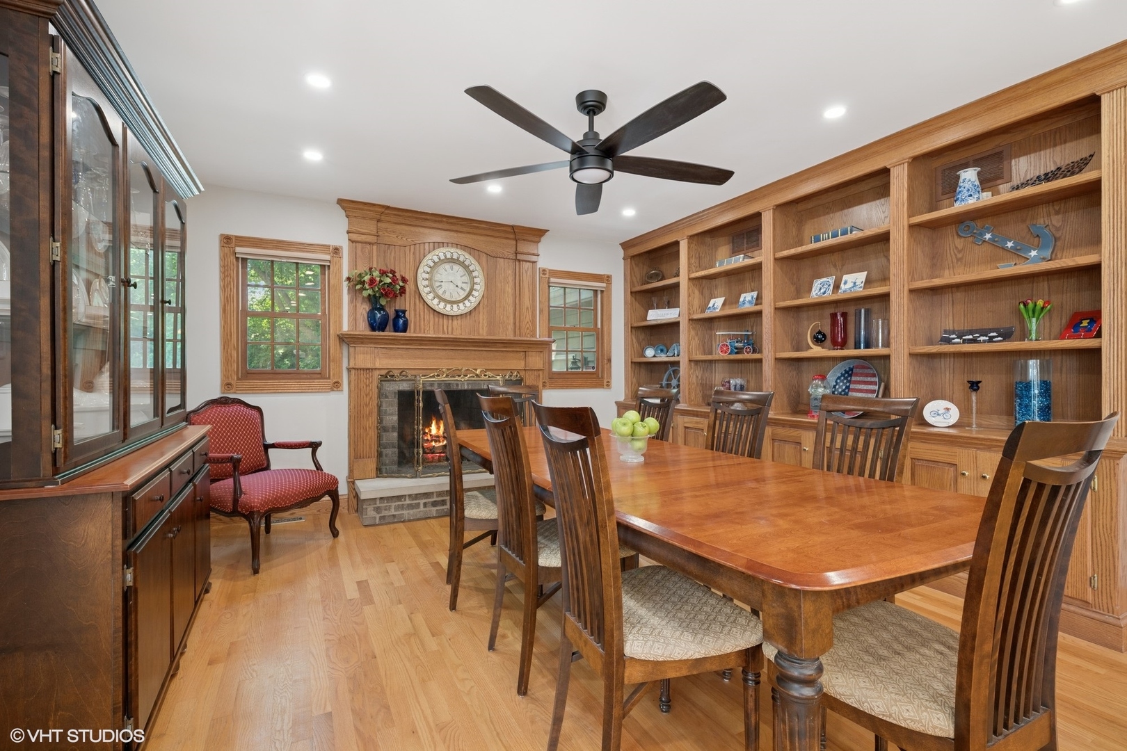 42 N Holly Avenue, Fox Lake, IL 60020