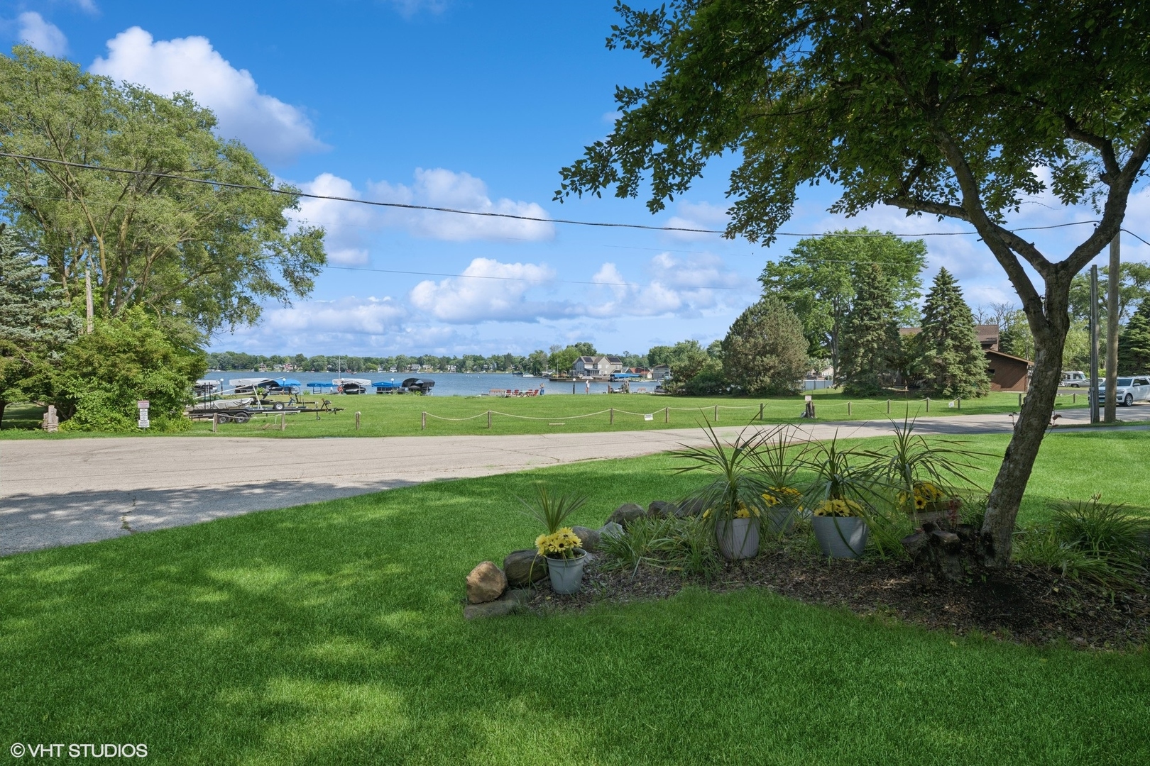 42 N Holly Avenue, Fox Lake, IL 60020