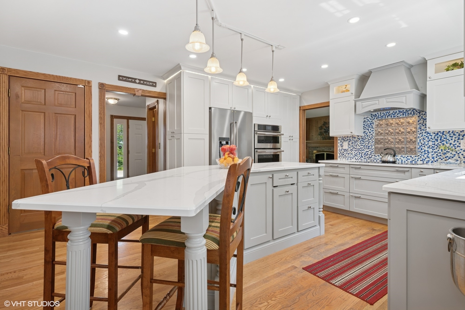 42 N Holly Avenue, Fox Lake, IL 60020