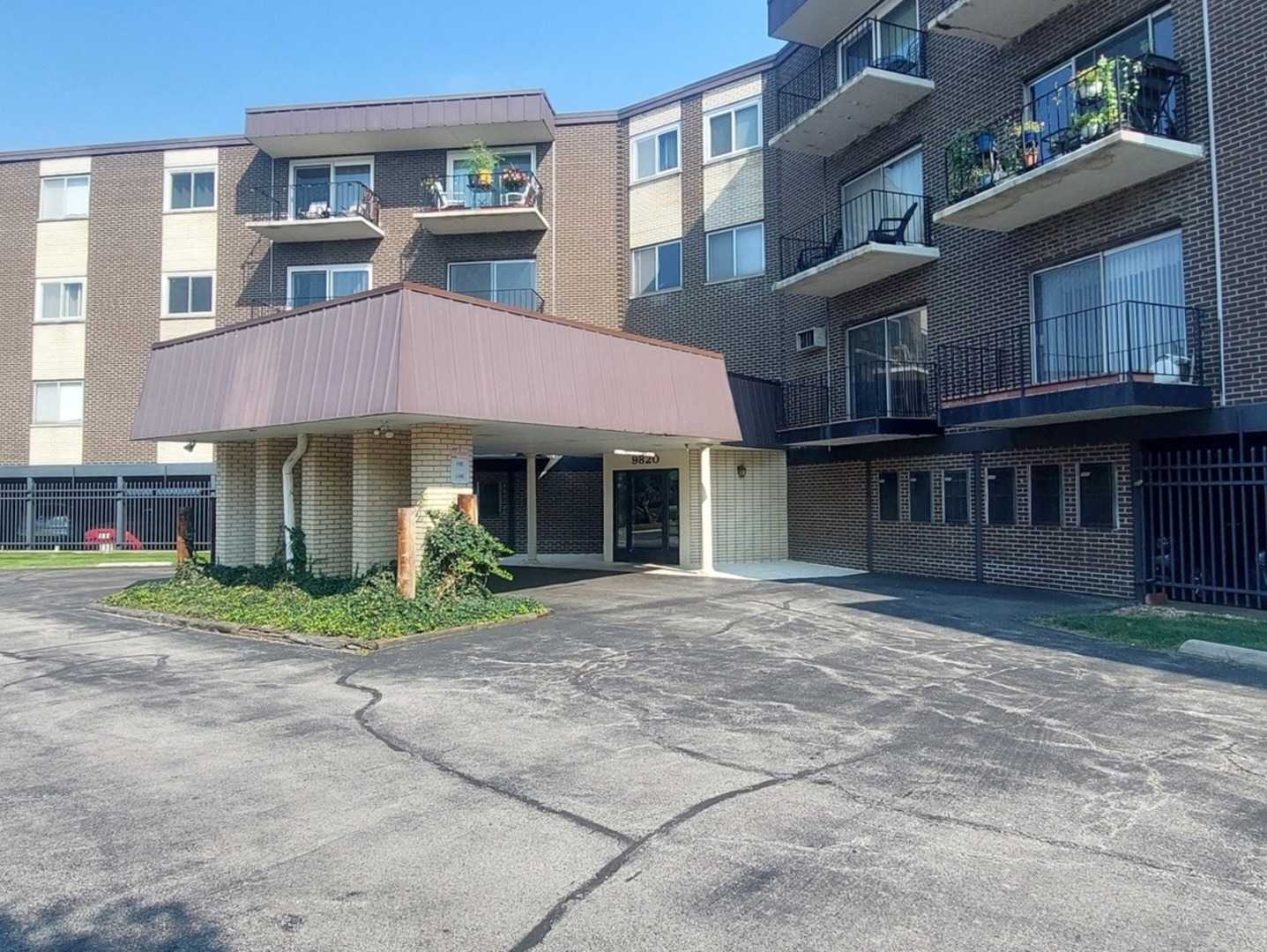 9820 Pulaski Road #115-2, Oak Lawn, IL 60453