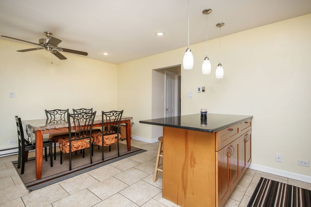 1S215 Stratford Lane, Villa Park, IL 60181