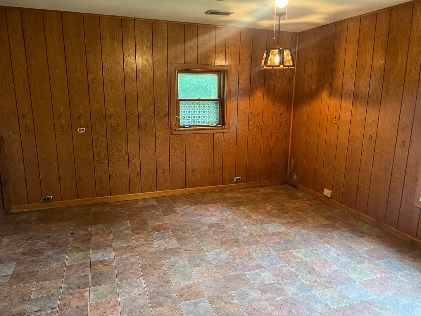 2075 Halsey Drive, Des Plaines, IL 60018