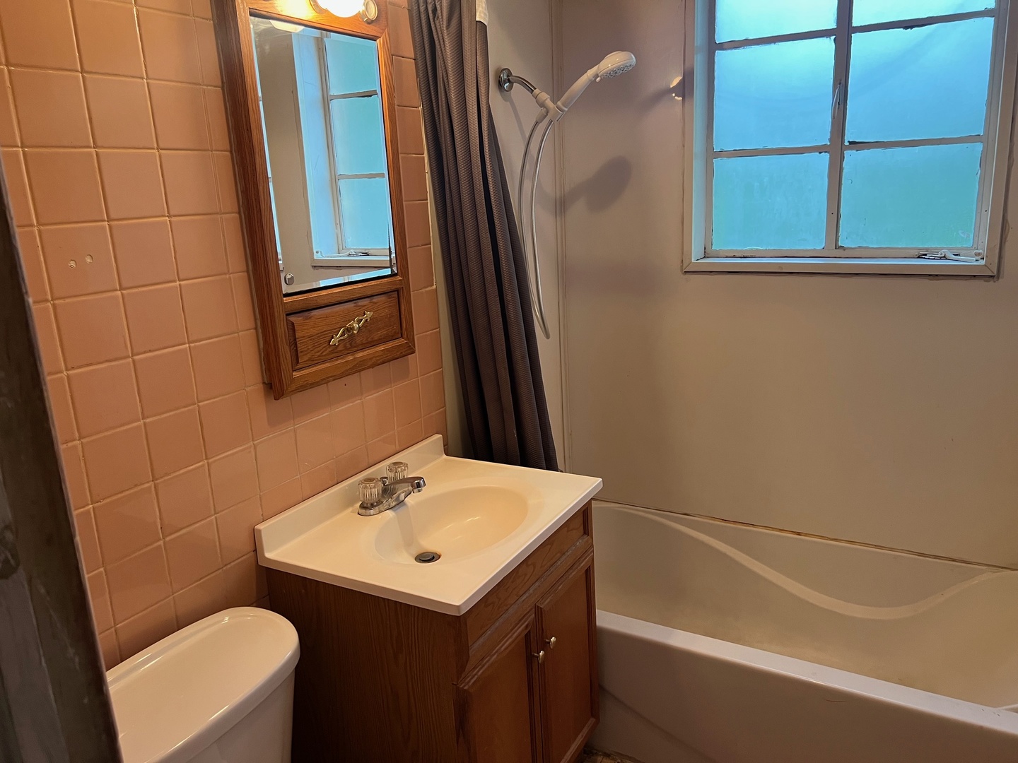 2075 Halsey Drive, Des Plaines, IL 60018