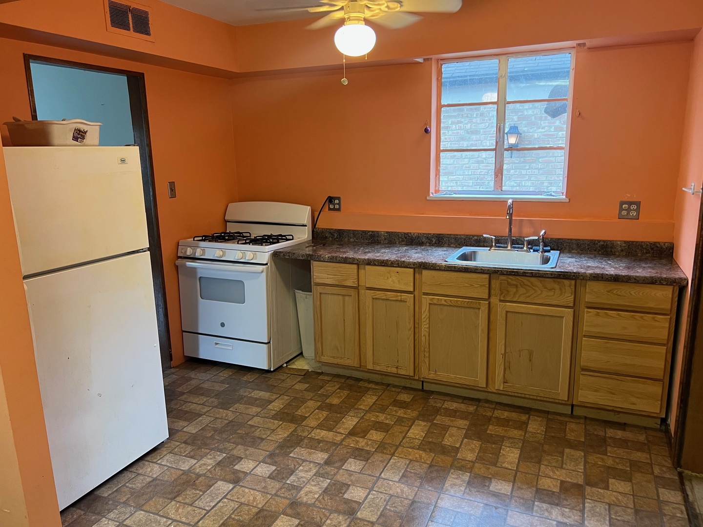 2075 Halsey Drive, Des Plaines, IL 60018