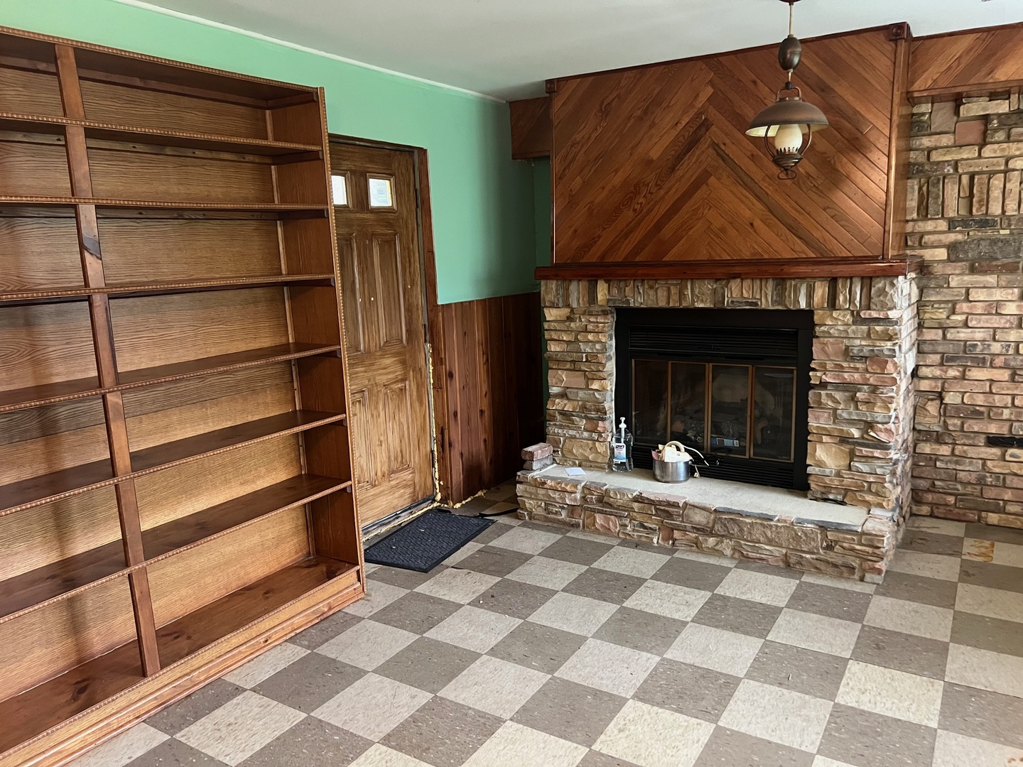 2075 Halsey Drive, Des Plaines, IL 60018