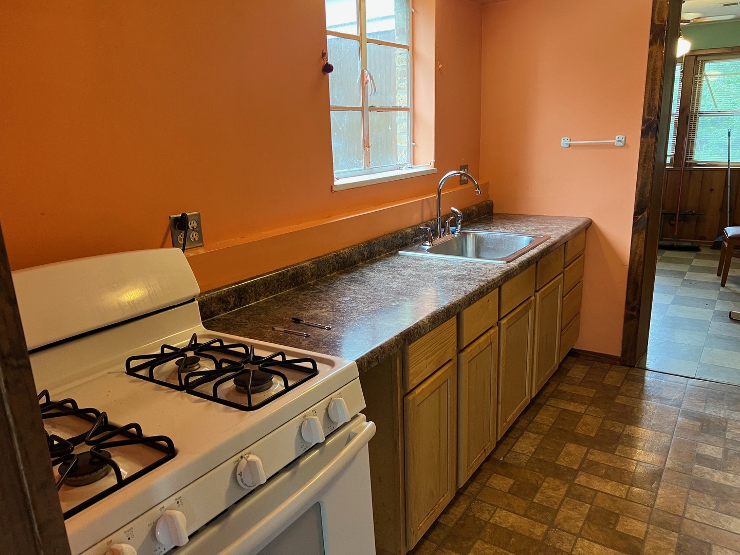 2075 Halsey Drive, Des Plaines, IL 60018