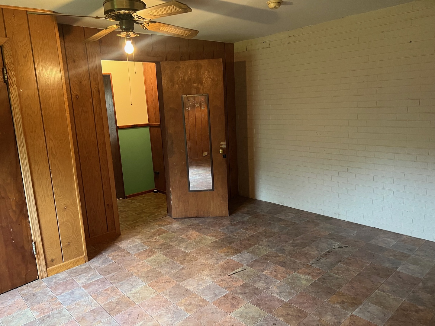 2075 Halsey Drive, Des Plaines, IL 60018
