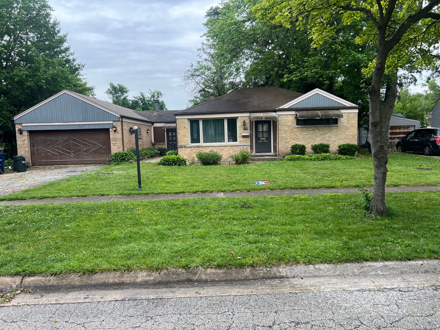 2075 Halsey Drive, Des Plaines, IL 60018