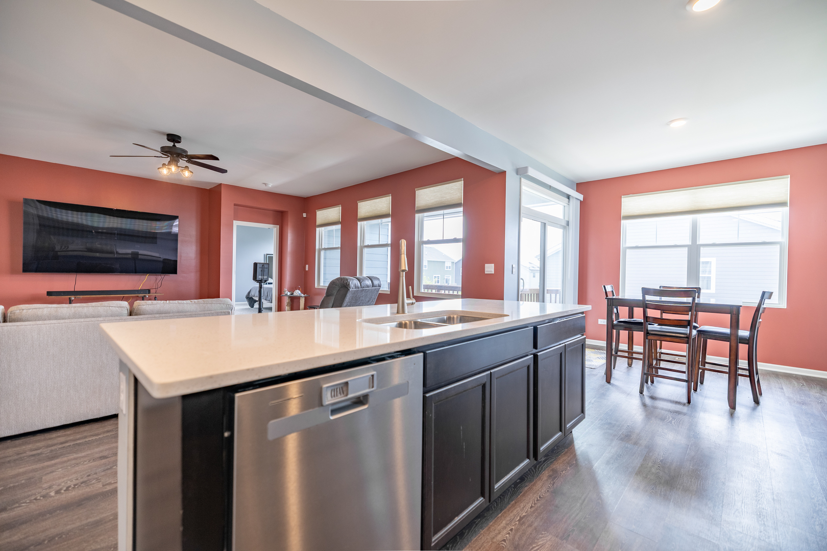 738 Kentshire Circle, Elgin, IL 60124