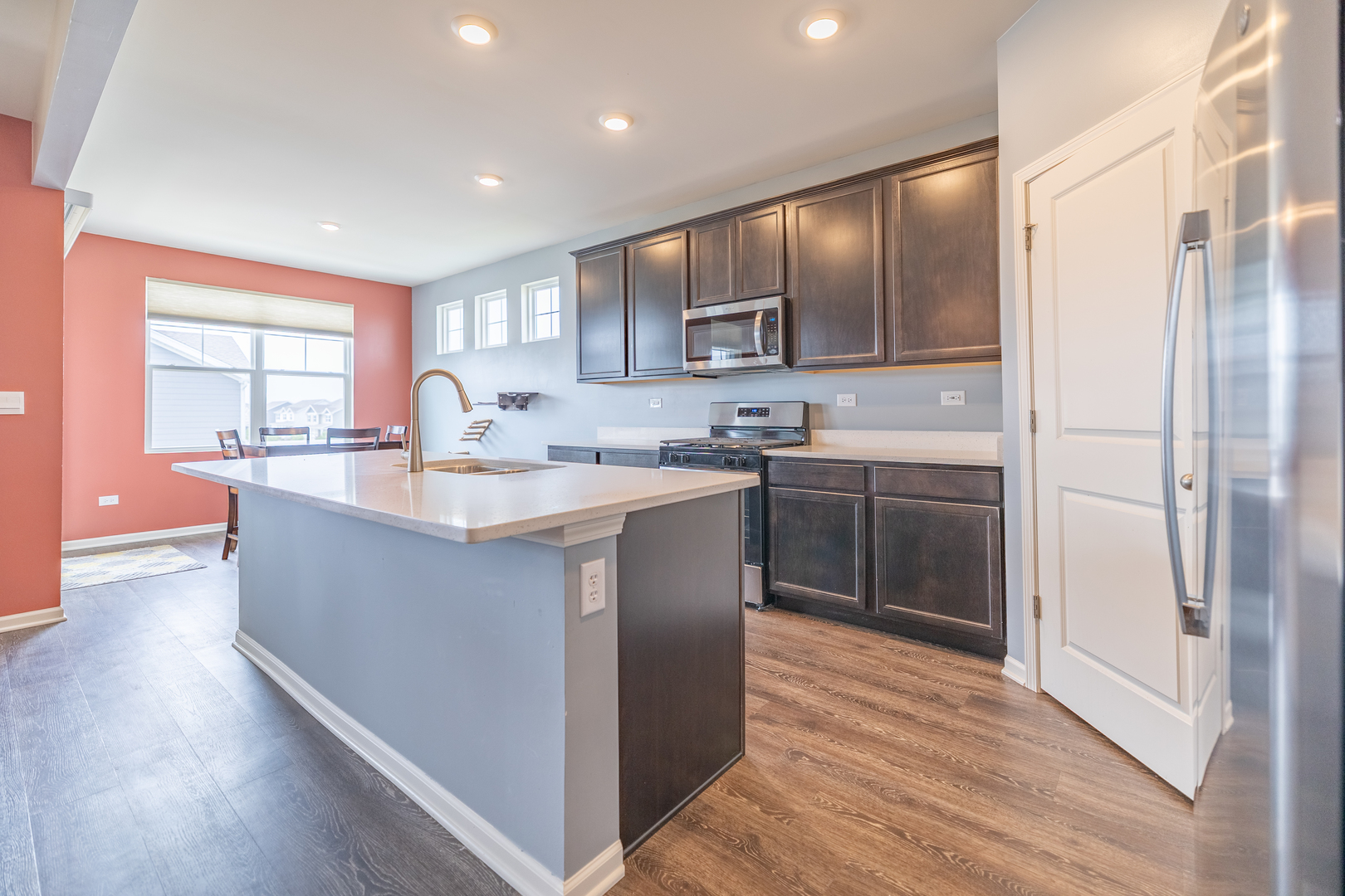 738 Kentshire Circle, Elgin, IL 60124