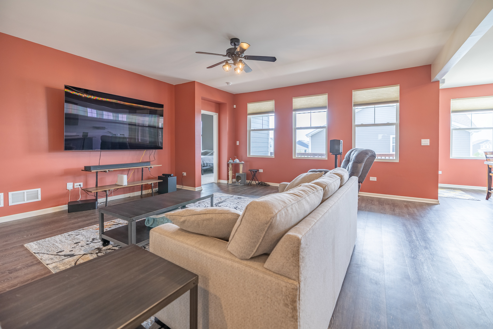 738 Kentshire Circle, Elgin, IL 60124