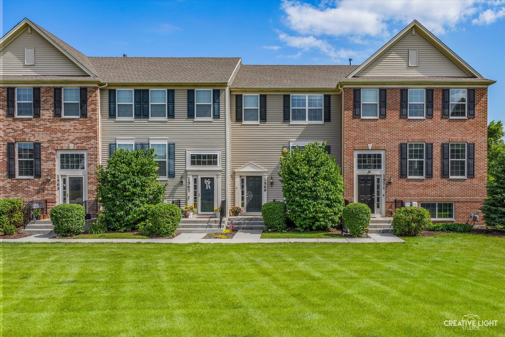 1569 Deer Pointe Drive, South Elgin, IL 60177