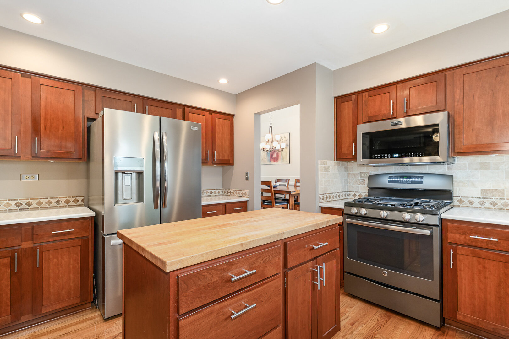 890 Tallgrass Drive, Bartlett, IL 60103