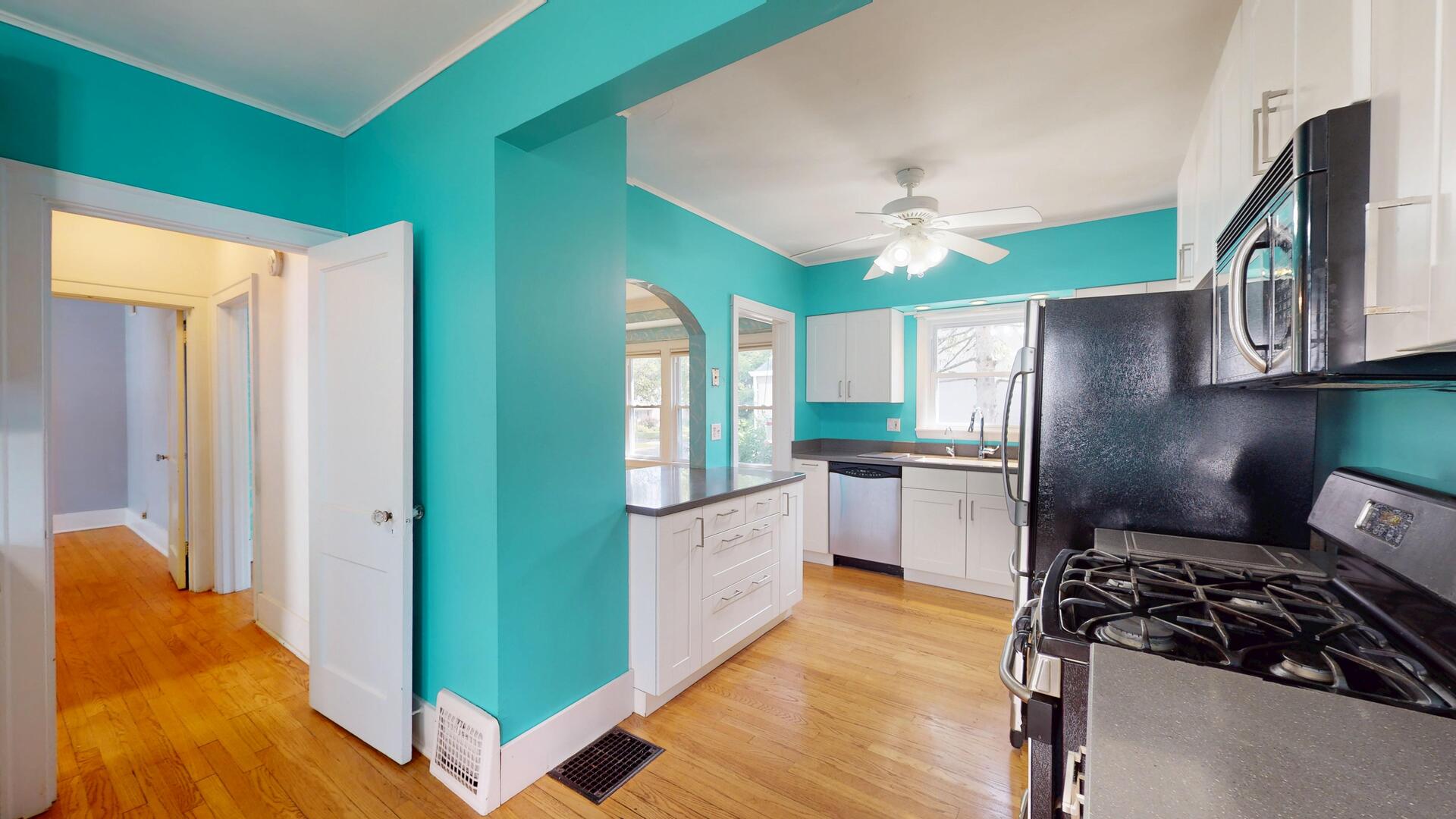 4512 Saratoga Avenue, Downers Grove, IL 60515
