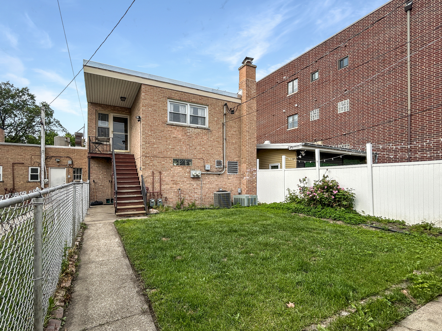 5913 W Montrose Avenue, Chicago, IL 60634