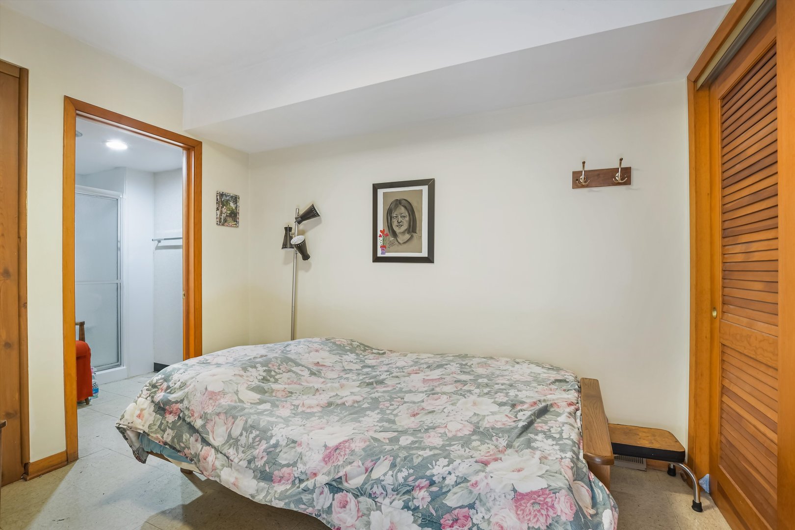 5913 W Montrose Avenue, Chicago, IL 60634