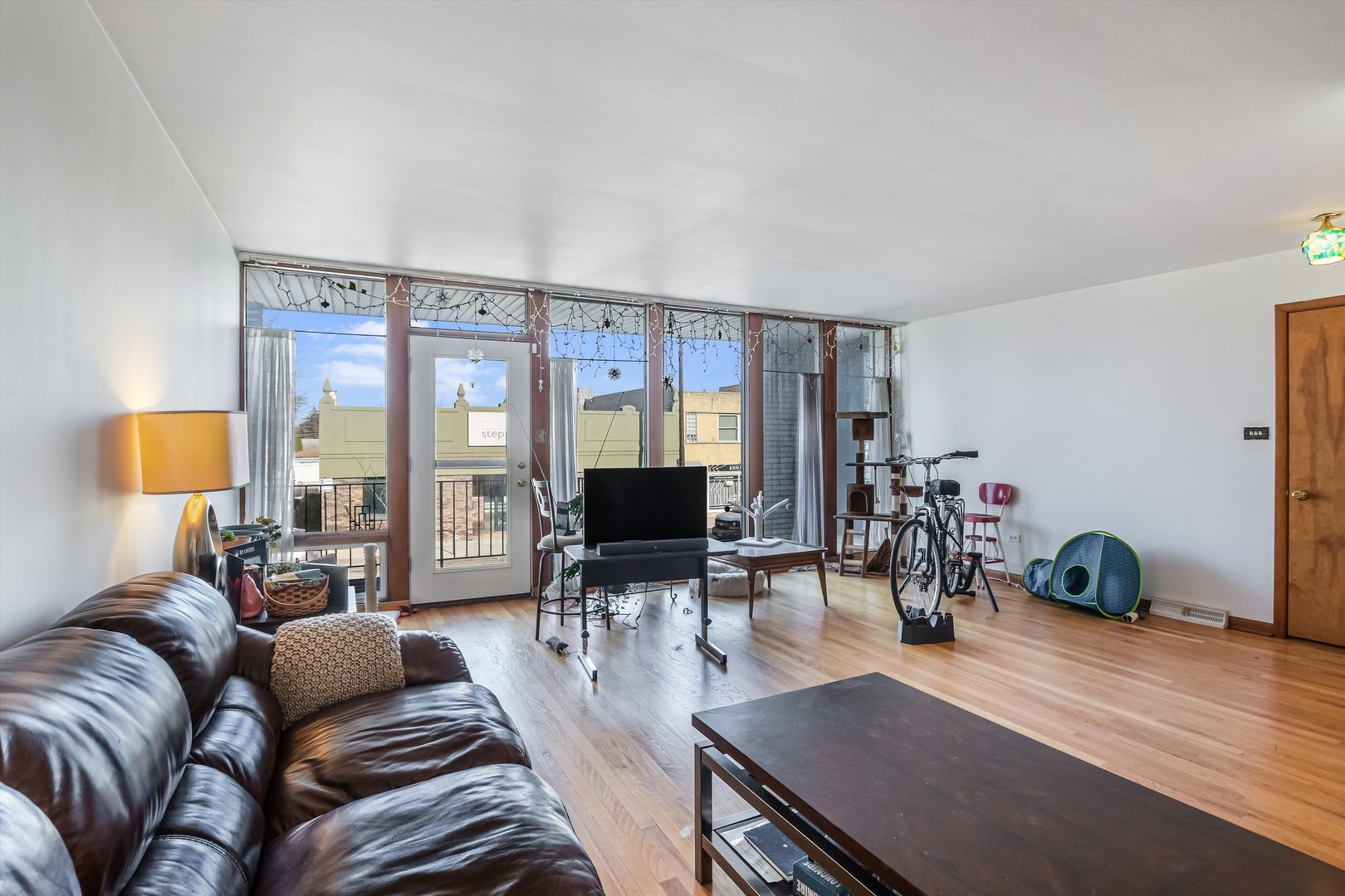 5913 W Montrose Avenue, Chicago, IL 60634