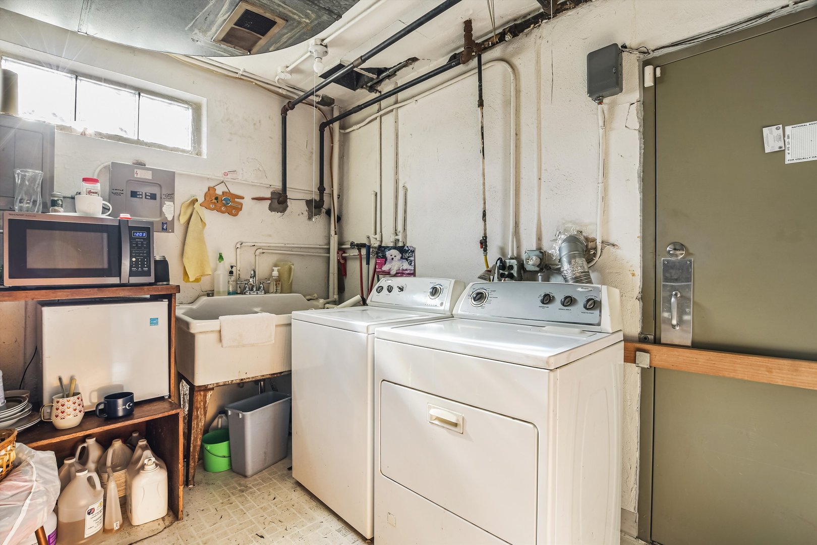 5913 W Montrose Avenue, Chicago, IL 60634