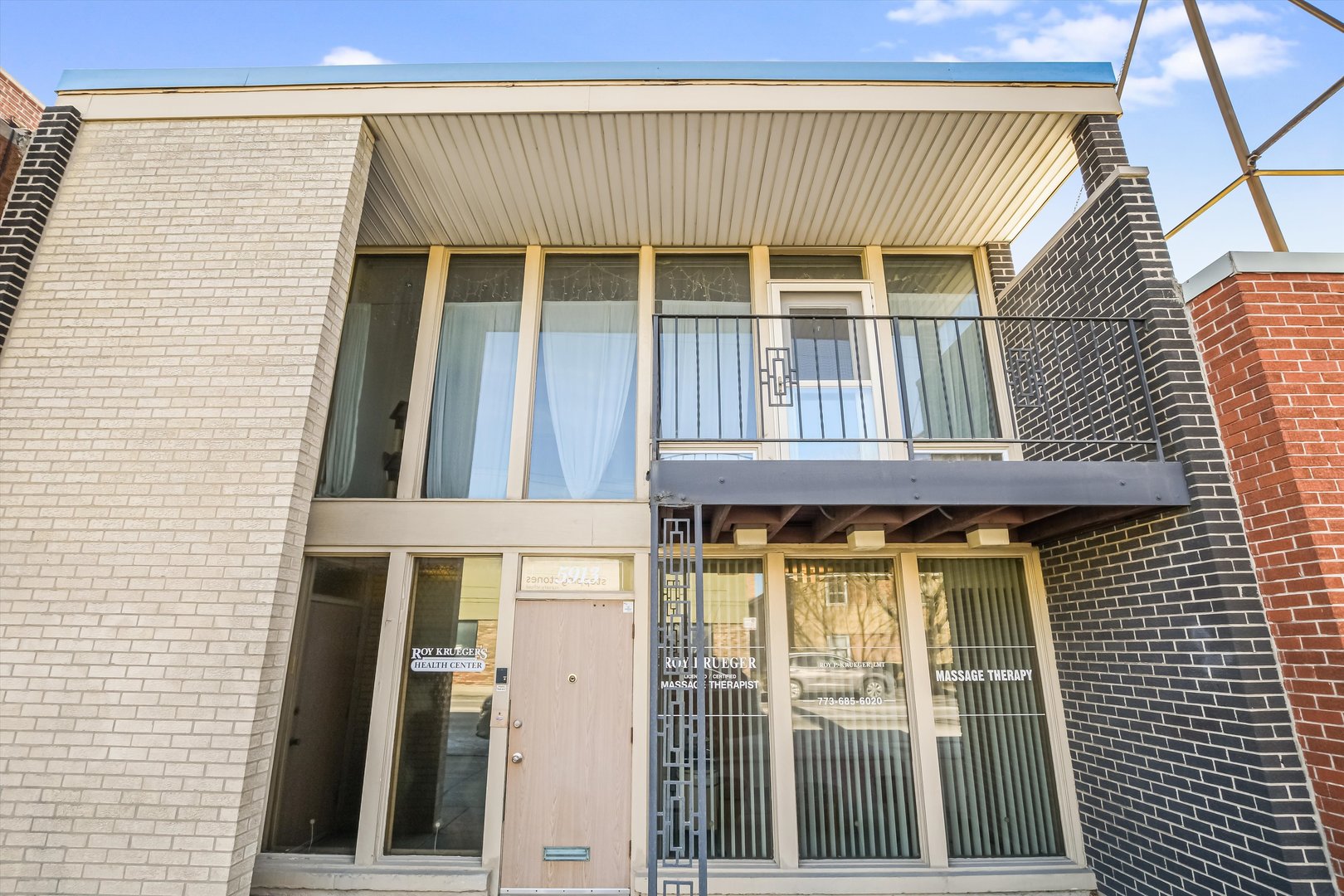 5913 W Montrose Avenue, Chicago, IL 60634