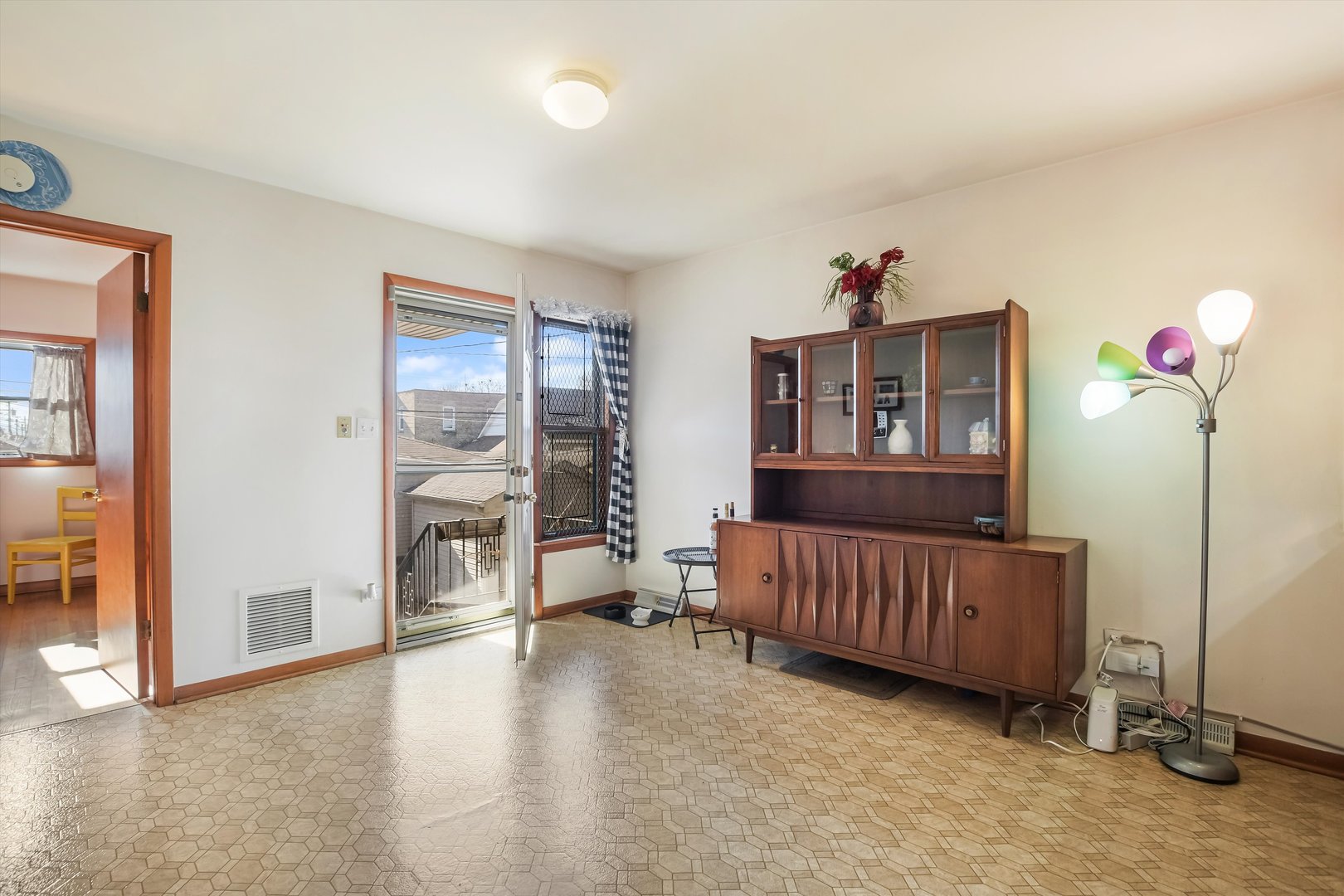 5913 W Montrose Avenue, Chicago, IL 60634
