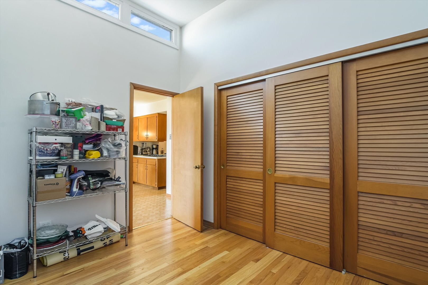5913 W Montrose Avenue, Chicago, IL 60634