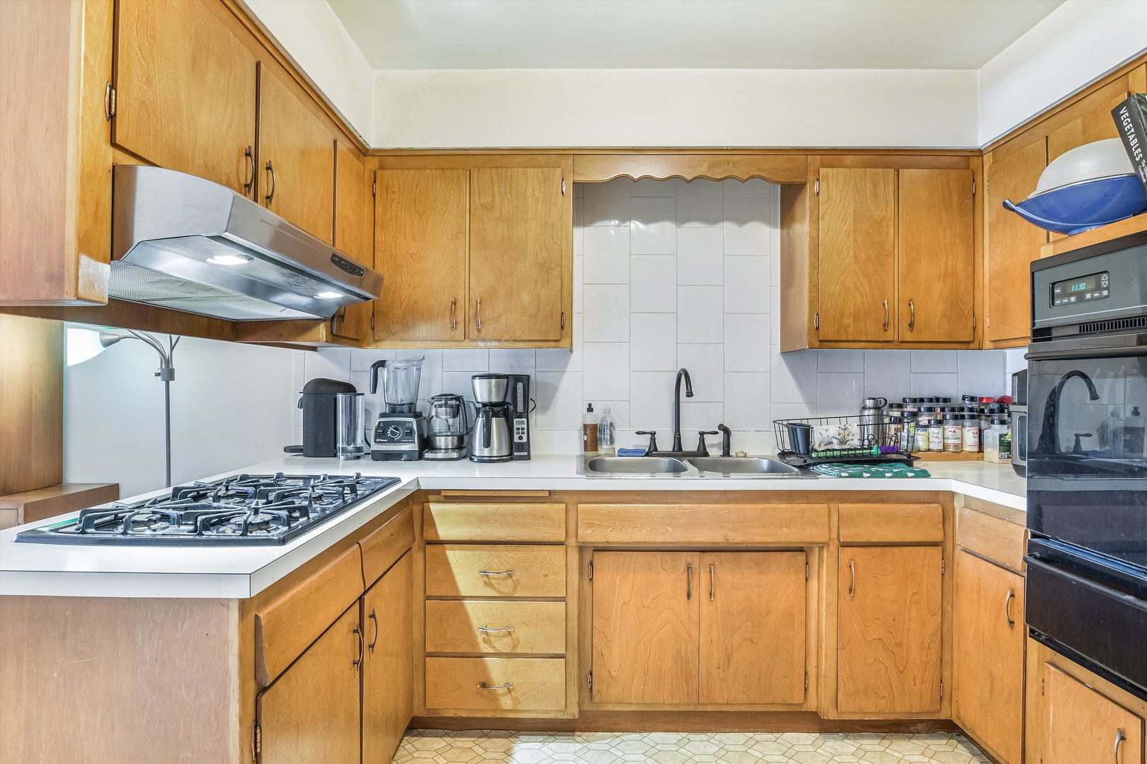 5913 W Montrose Avenue, Chicago, IL 60634