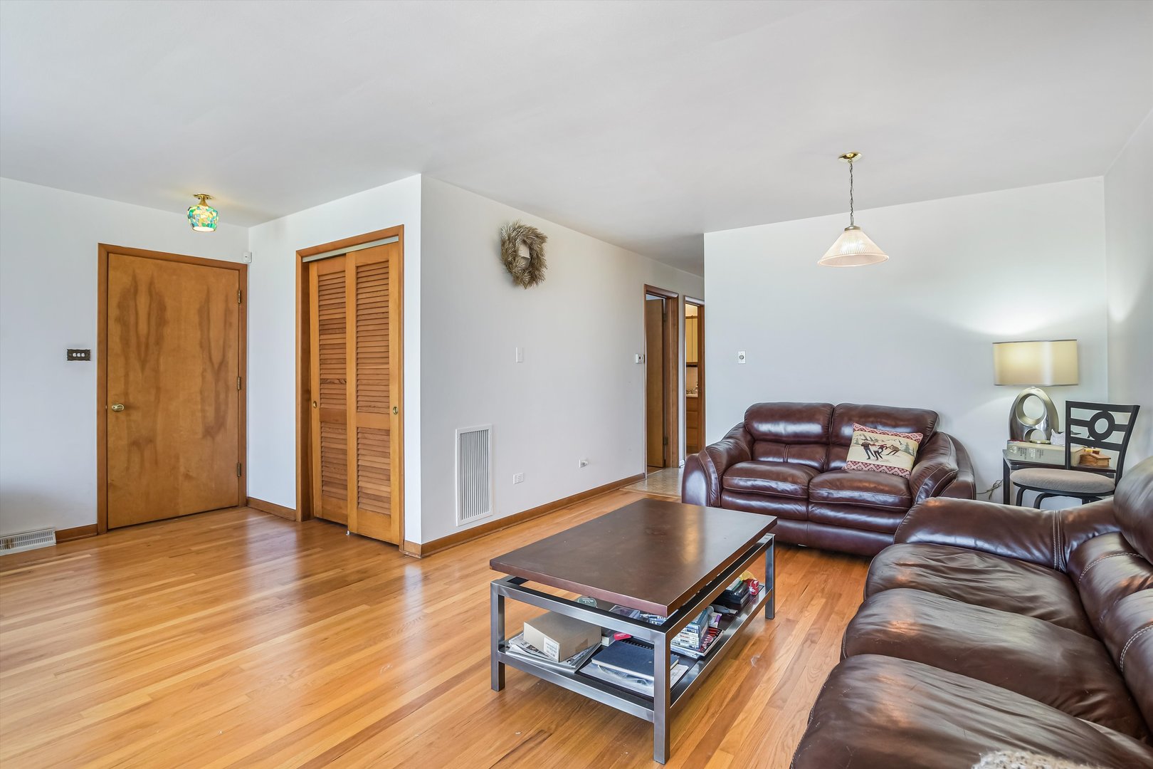 5913 W Montrose Avenue, Chicago, IL 60634