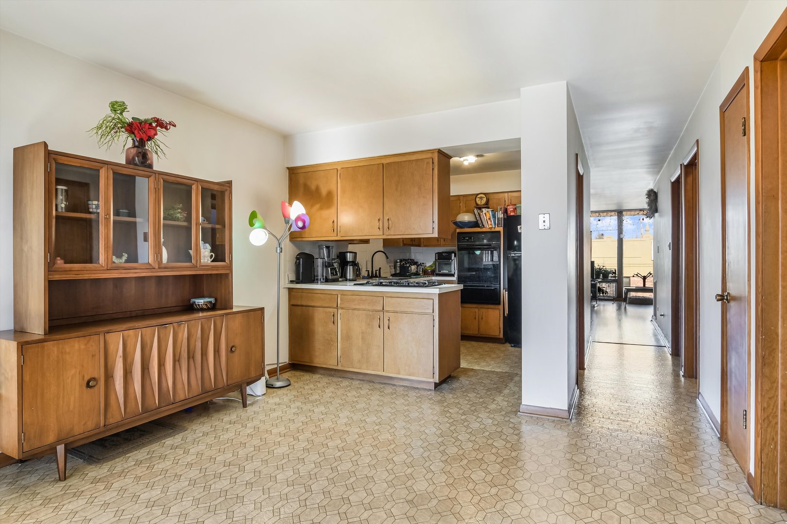 5913 W Montrose Avenue, Chicago, IL 60634