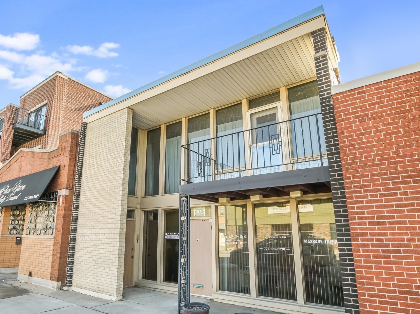 5913 W Montrose Avenue, Chicago, IL 60634