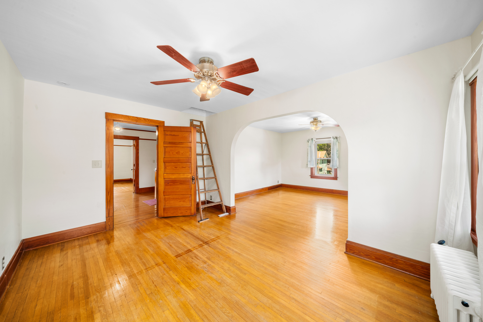 225 N Hickory Street, Waterman, IL 60556