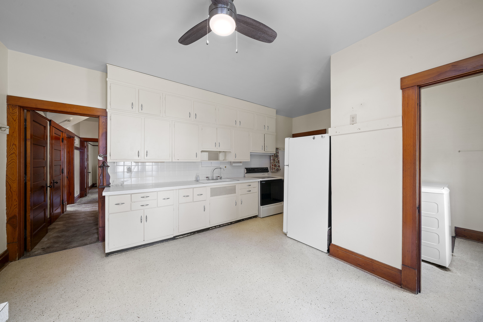 225 N Hickory Street, Waterman, IL 60556