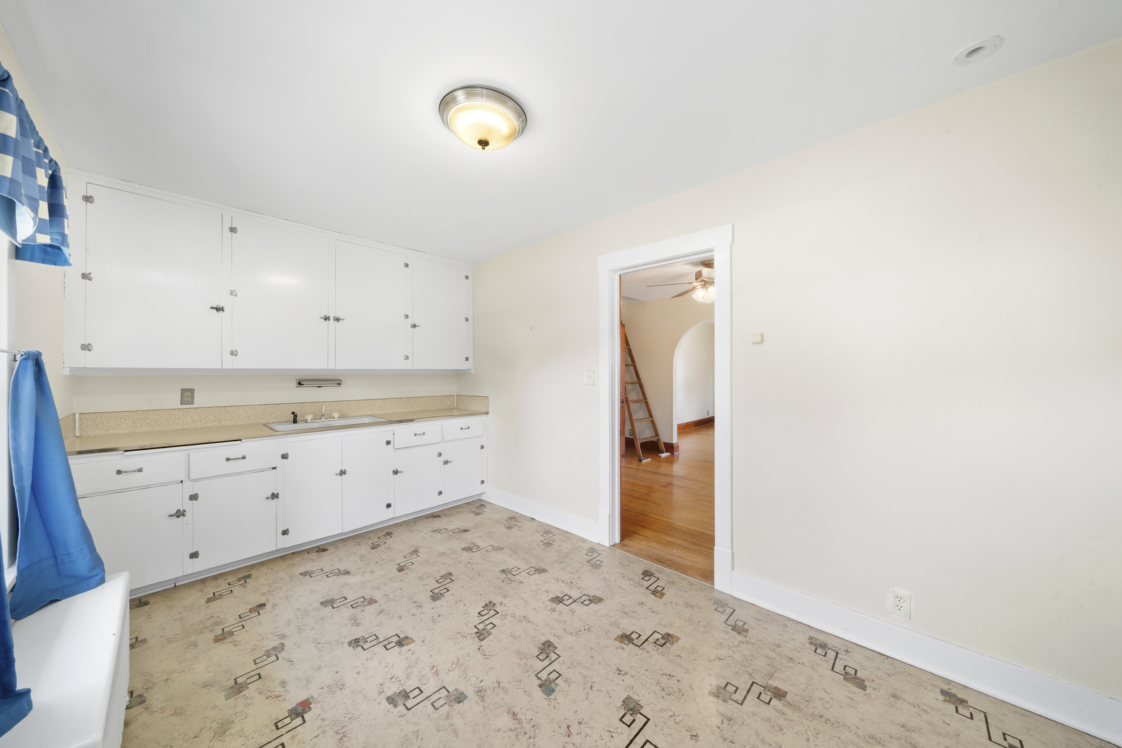 225 N Hickory Street, Waterman, IL 60556