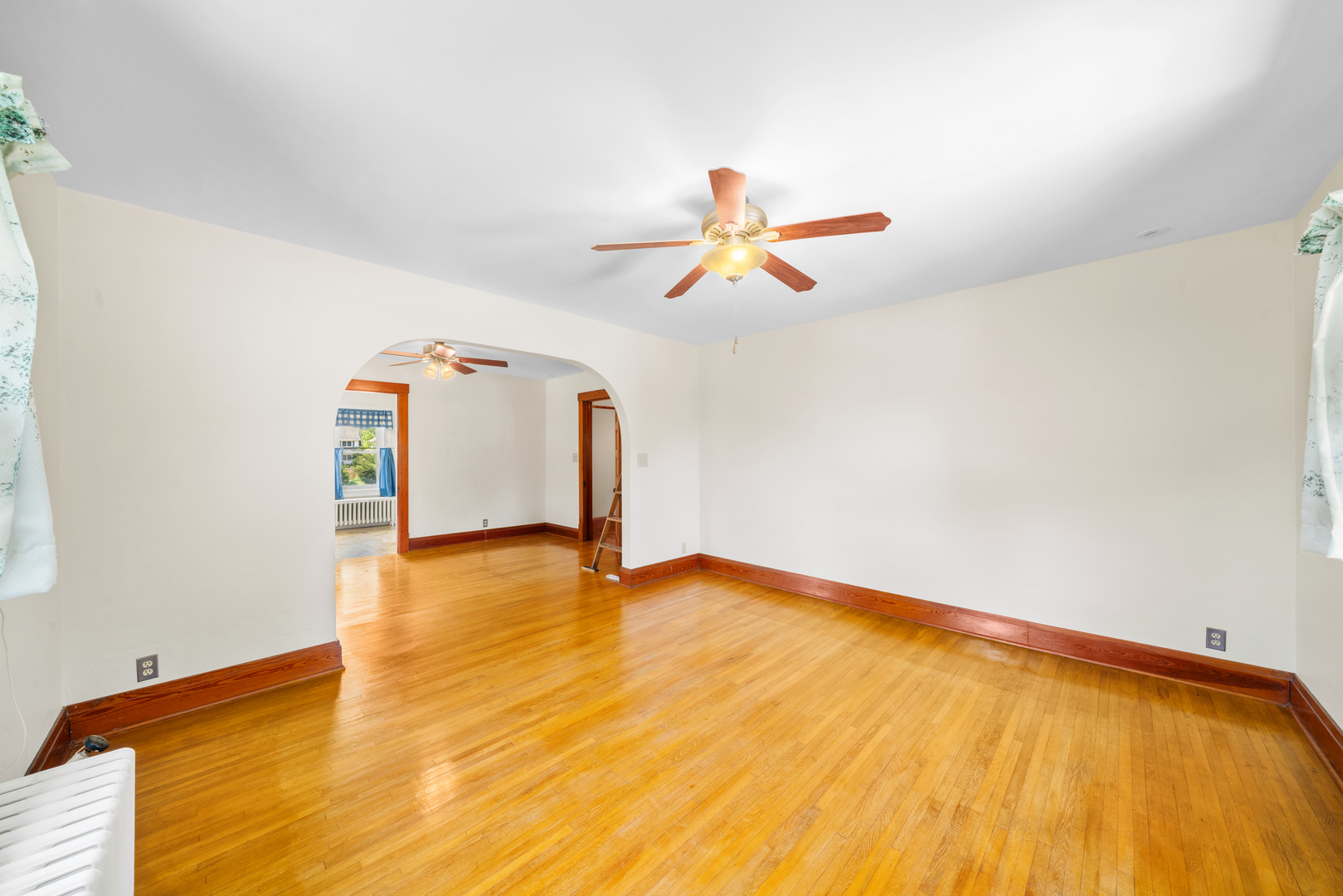 225 N Hickory Street, Waterman, IL 60556