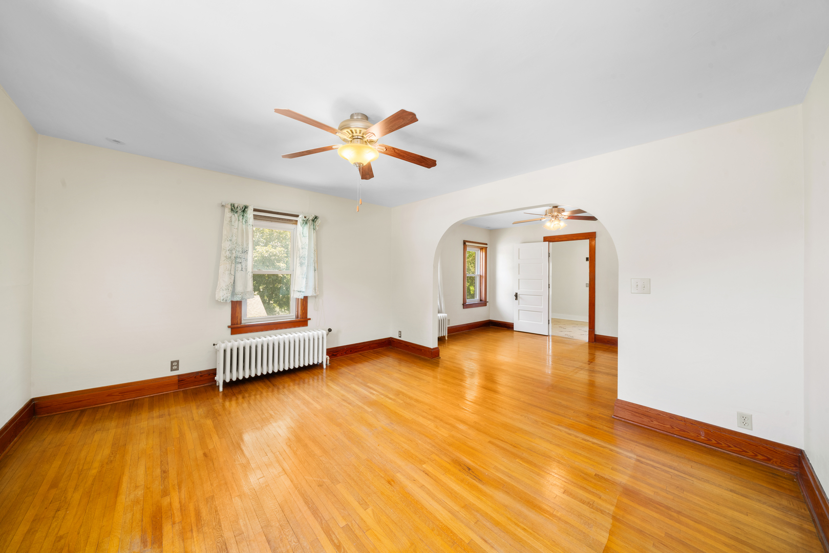 225 N Hickory Street, Waterman, IL 60556