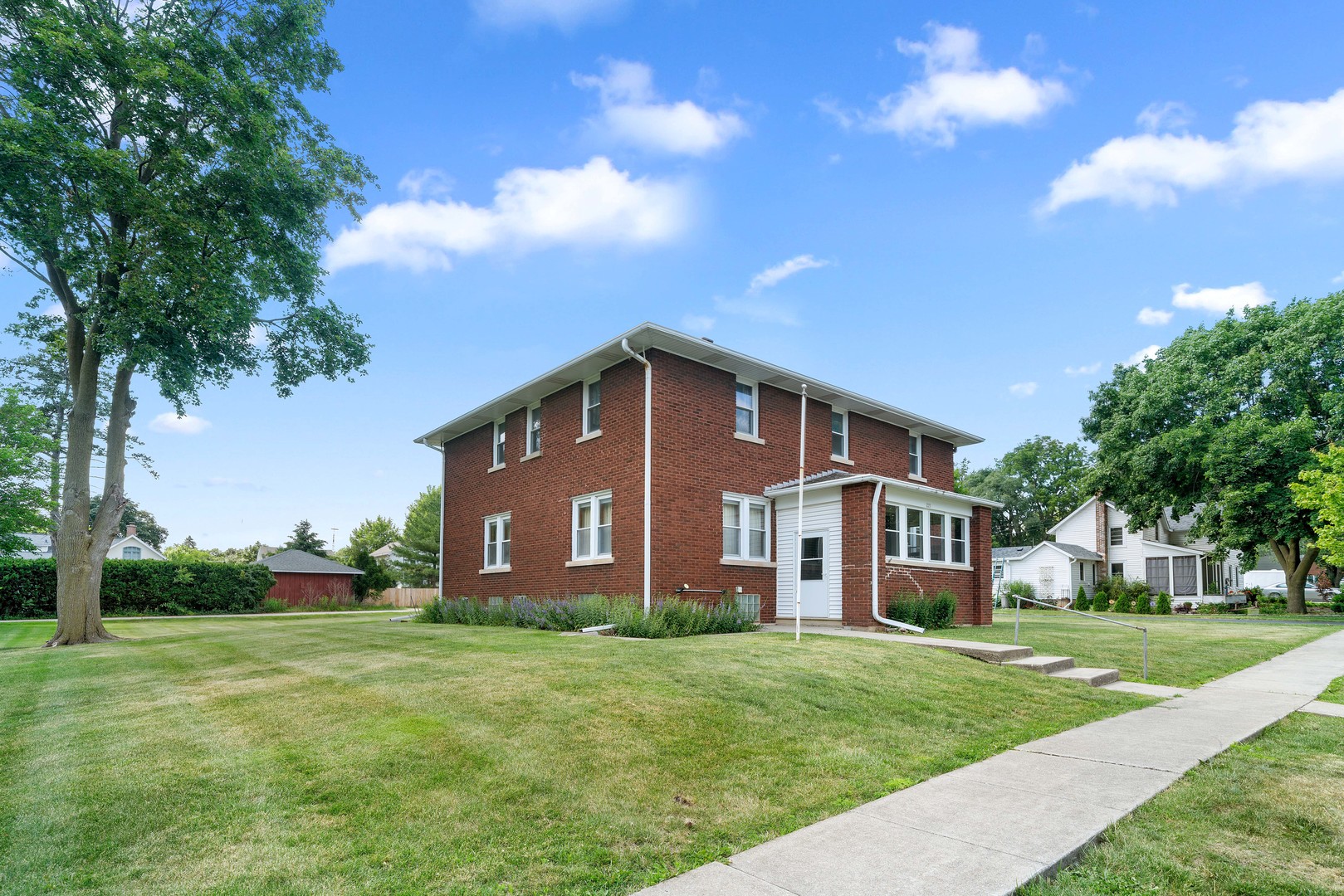 225 N Hickory Street, Waterman, IL 60556