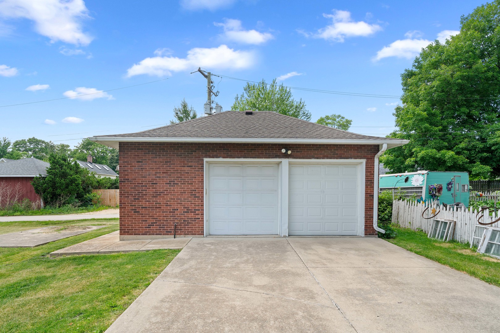 225 N Hickory Street, Waterman, IL 60556