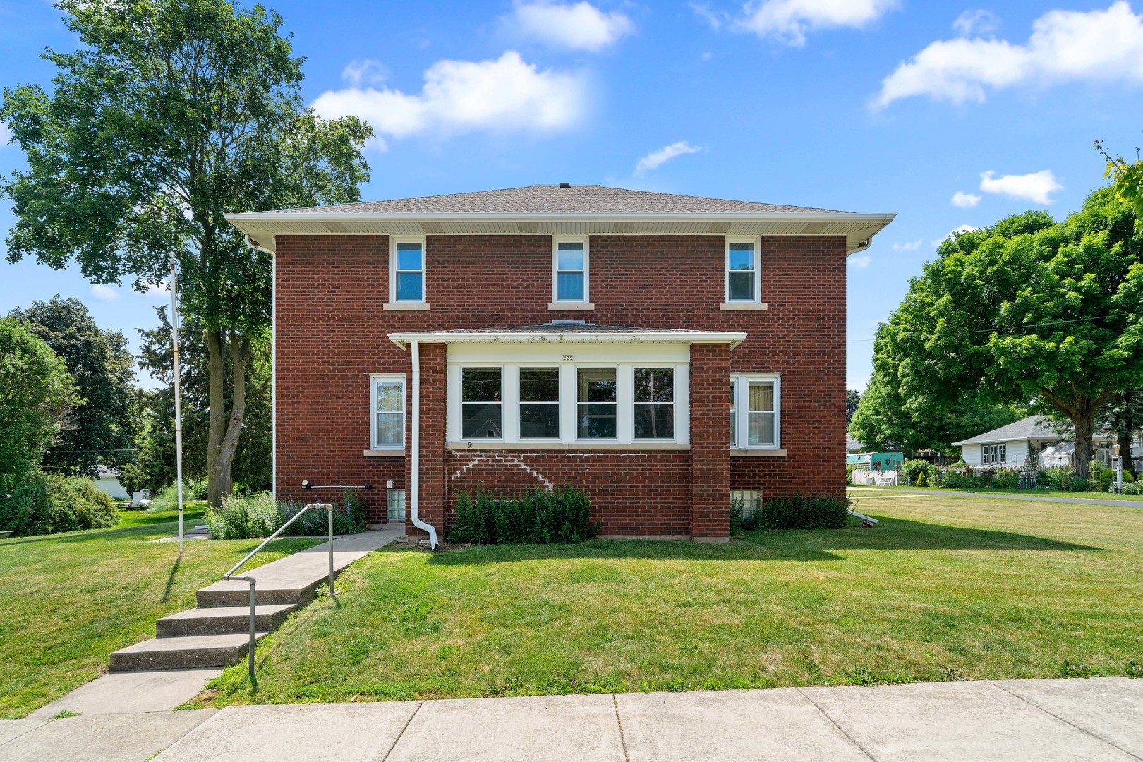 225 N Hickory Street, Waterman, IL 60556