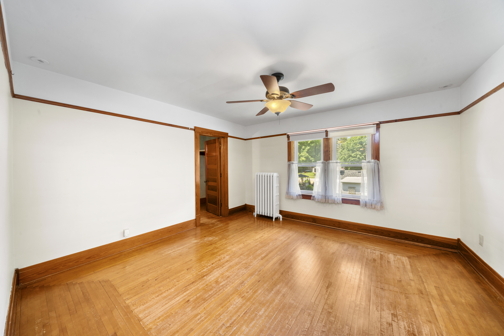 225 N Hickory Street, Waterman, IL 60556