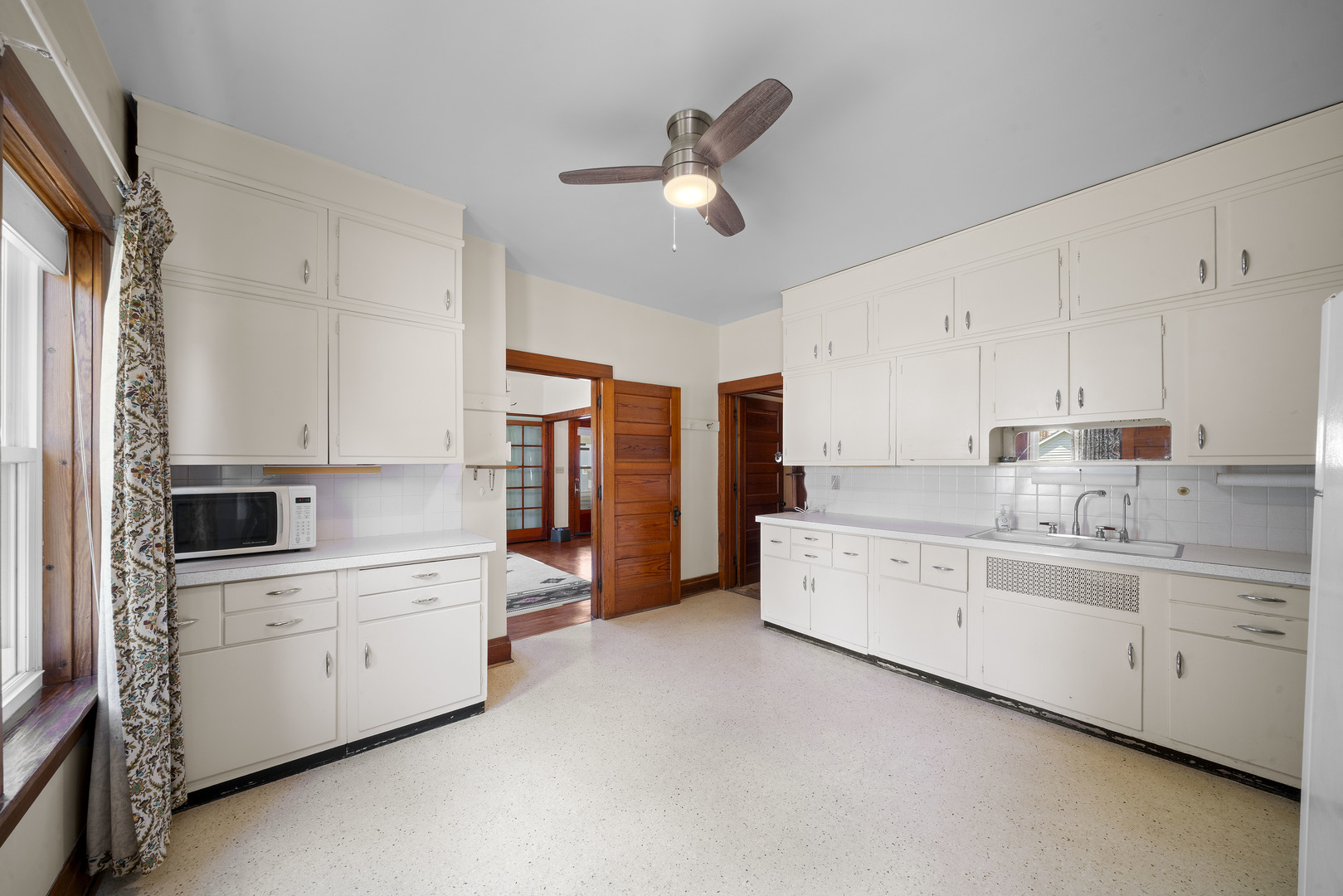 225 N Hickory Street, Waterman, IL 60556