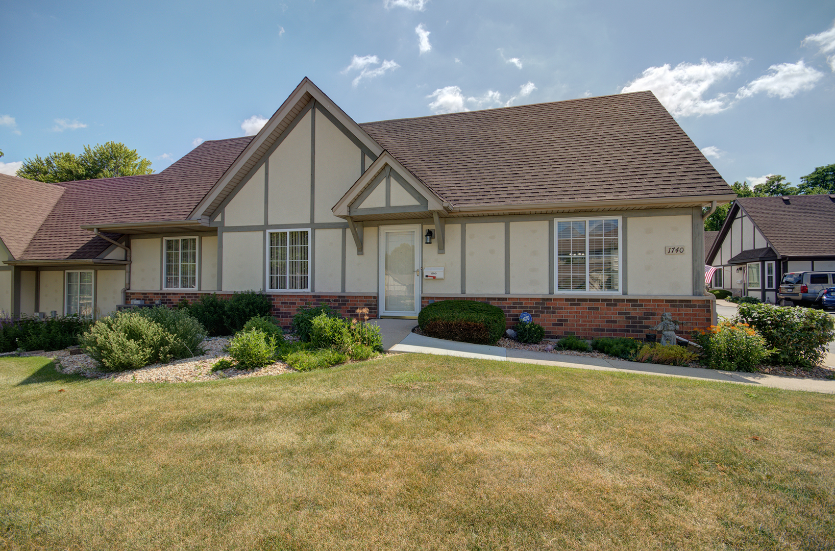 1740 Willow Circle Drive #1740, Crest Hill, IL 60403